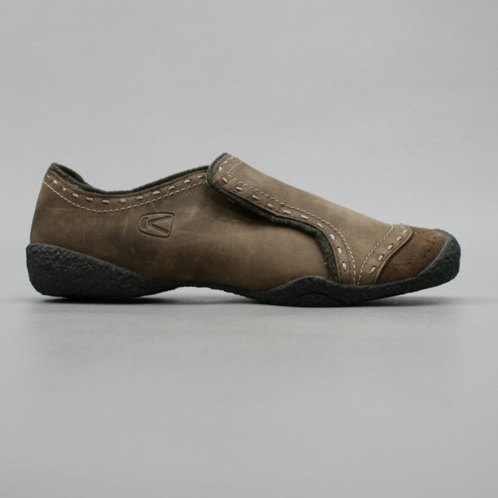 Keen Brown Flats with Durable Rubber Sole and Slip-On Design - Picture 4 of 12